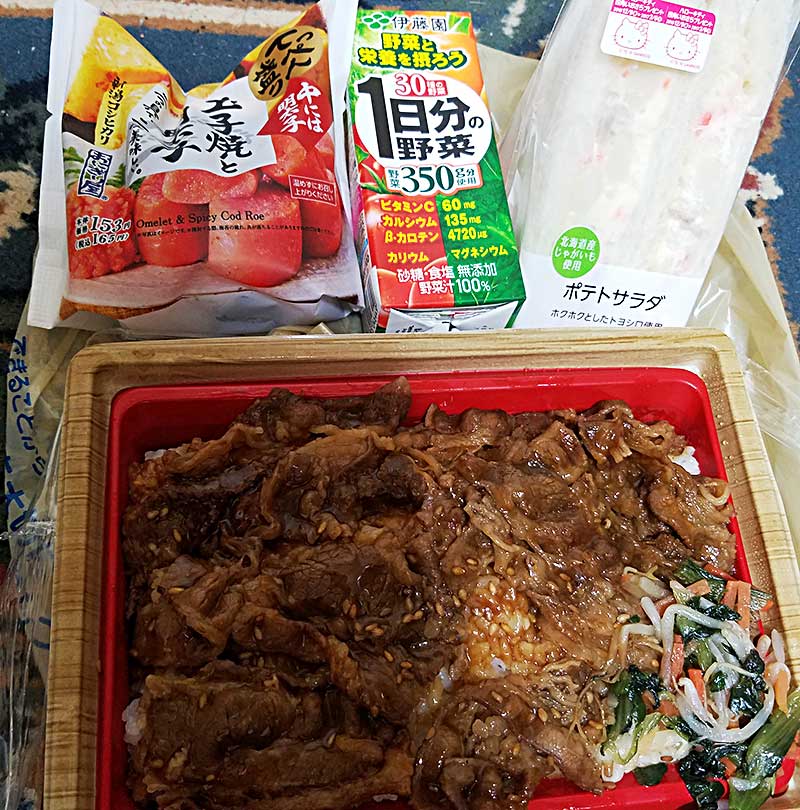 弁当、おにぎり、サンドイッチ、野菜ジュース