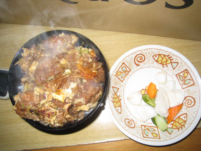 卵とじ鳥の空揚げ丼4