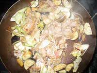 茄子の味噌炒め丼調理中