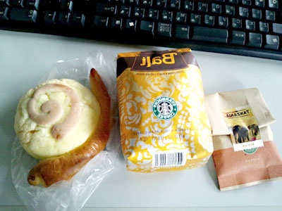 かたつむりメロンパンとスタバのコーヒー