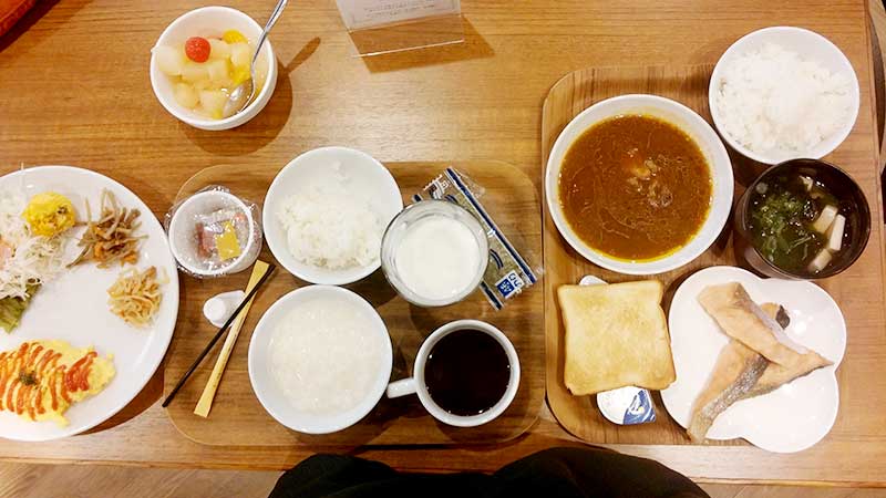 朝食バイキング