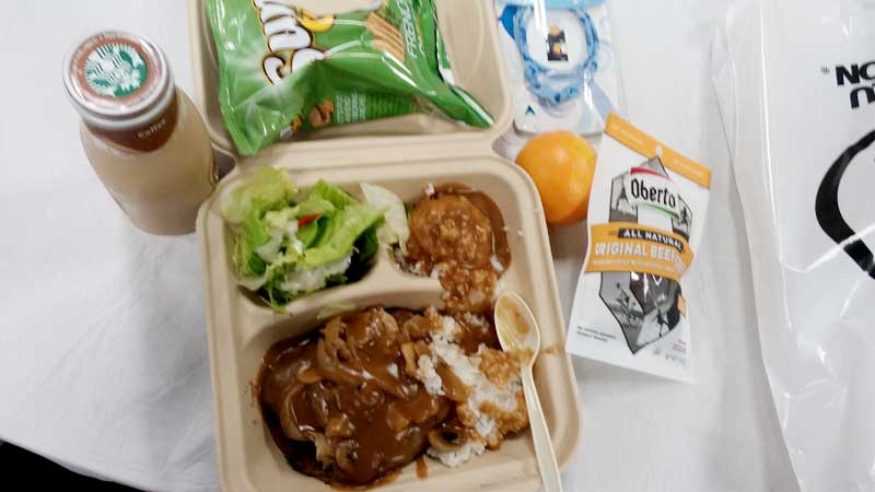 ハワイコンベションセンターで昼飯