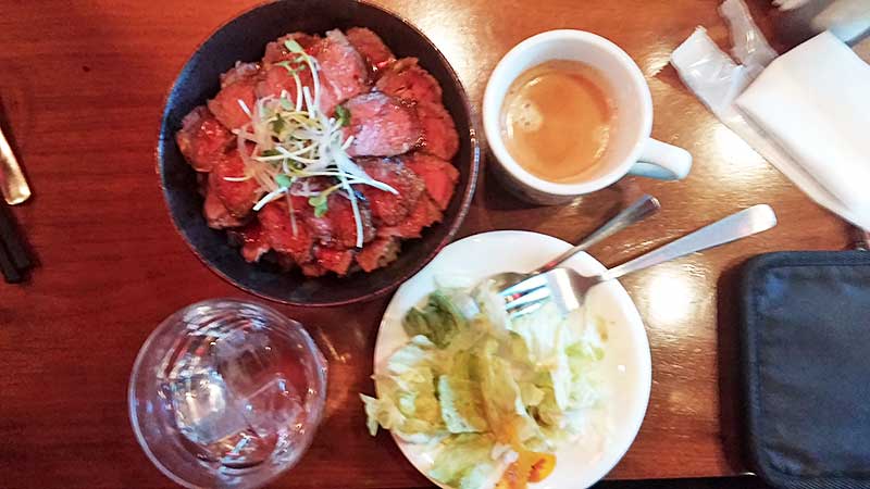 ローストビーフ丼など