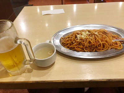 昼飯ナポリタンとビール