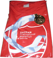 完走メダルとTシャツ