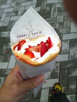 いちごクレープ